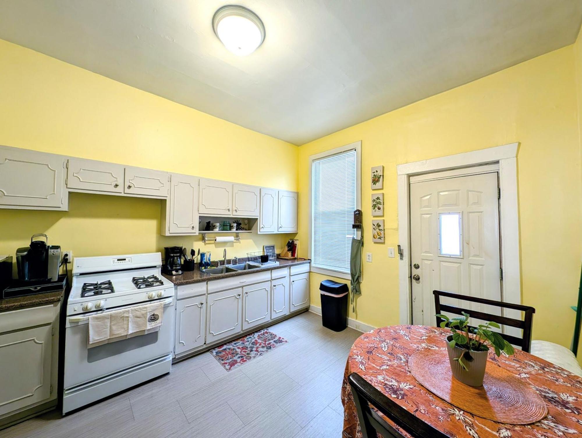 The Avondale Guesthouse Чикаго Екстериор снимка